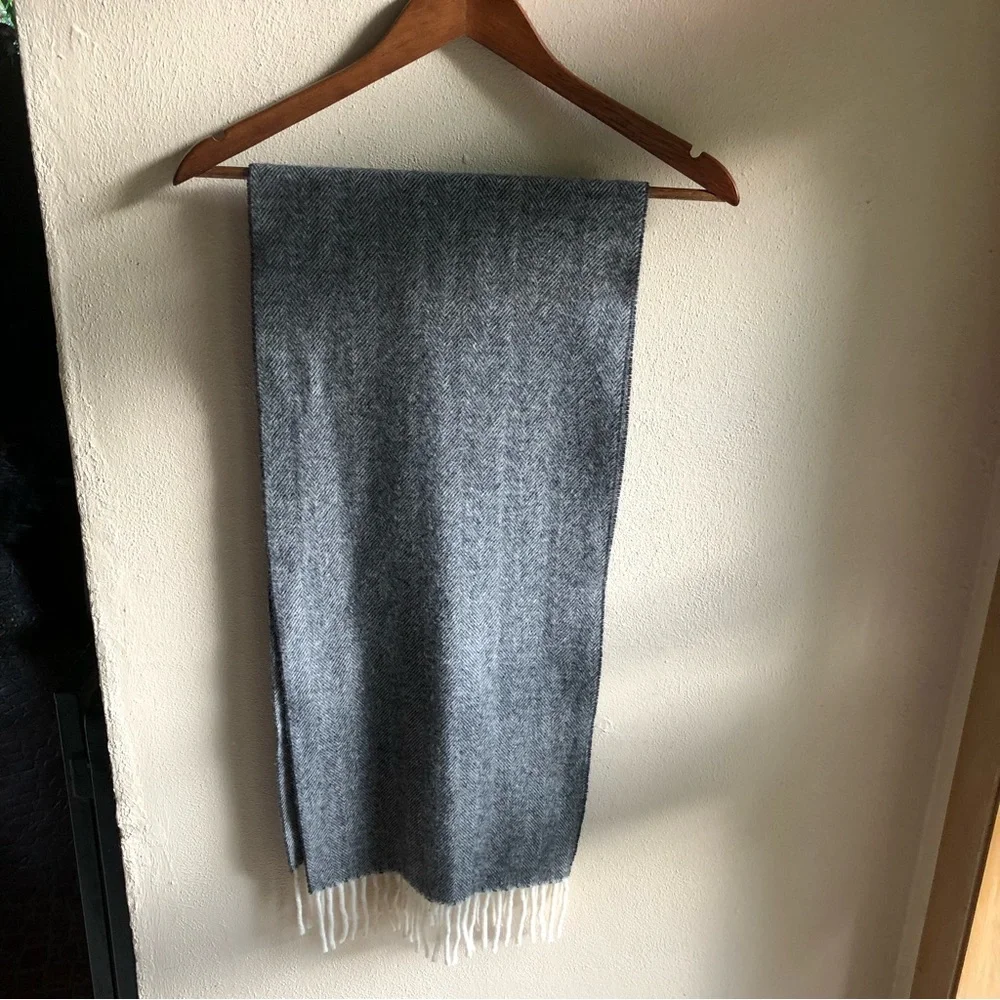 100% Lambswool Scarf. Made in Italy. Grey/Cream Herringbone Pattern 56